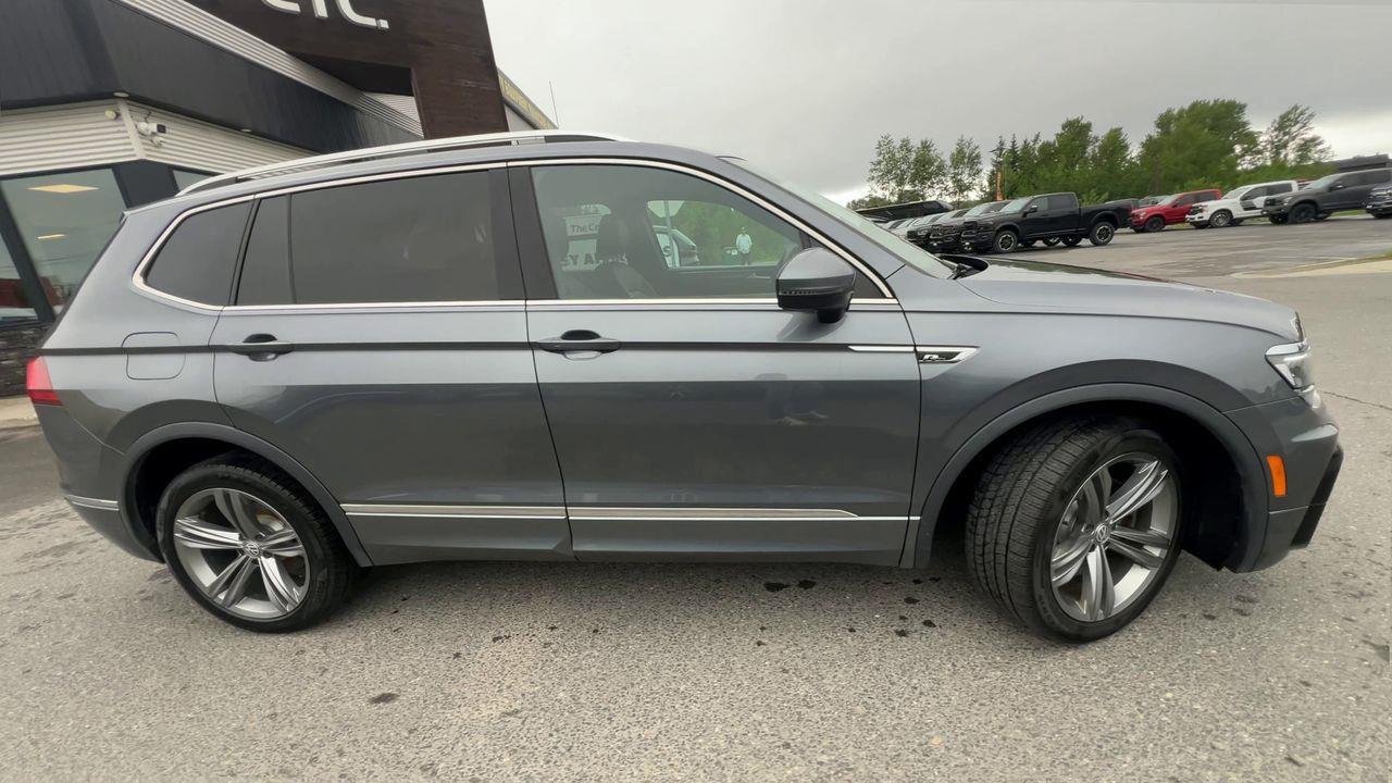 2020 Volkswagen Tiguan Highline AWD, HEATED LEATHER SEATS, MOONROOF, NAV, SIRIUS XM, POWER LIFTGATE, CRUISE CONTROL, BACK UP CAM!! Photo