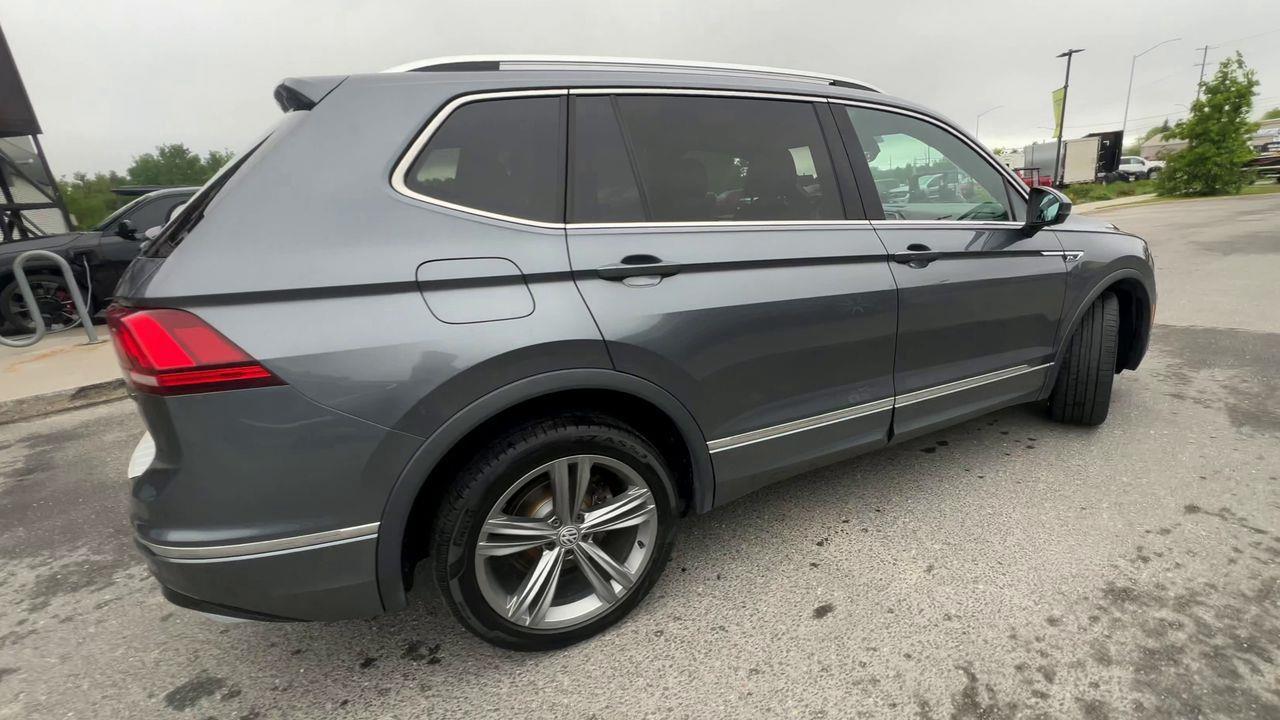 2020 Volkswagen Tiguan Highline AWD, HEATED LEATHER SEATS, MOONROOF, NAV, SIRIUS XM, POWER LIFTGATE, CRUISE CONTROL, BACK UP CAM!! Photo