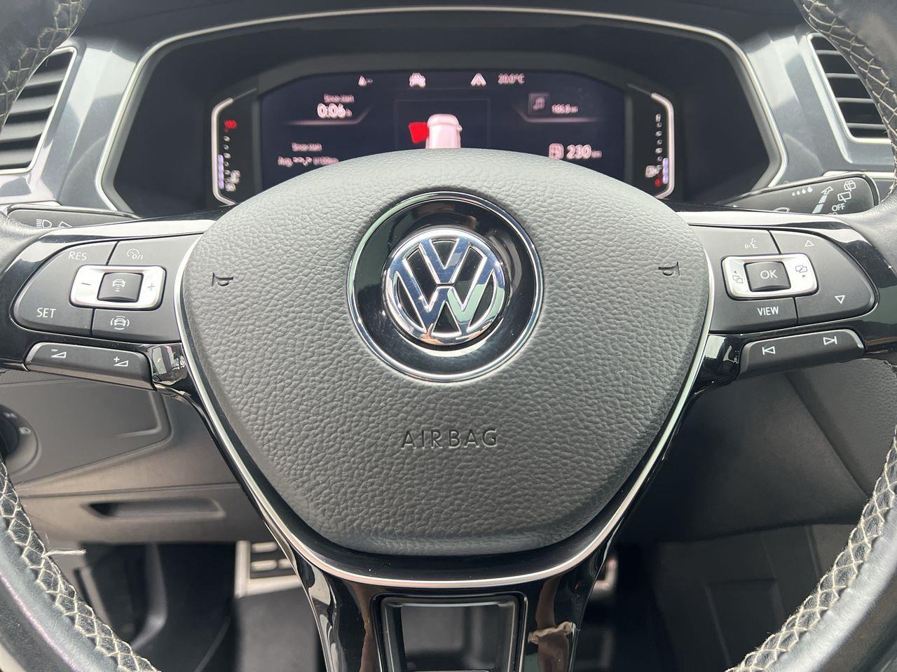 2020 Volkswagen Tiguan Highline AWD, HEATED LEATHER SEATS, MOONROOF, NAV, SIRIUS XM, POWER LIFTGATE, CRUISE CONTROL, BACK UP CAM!! Photo