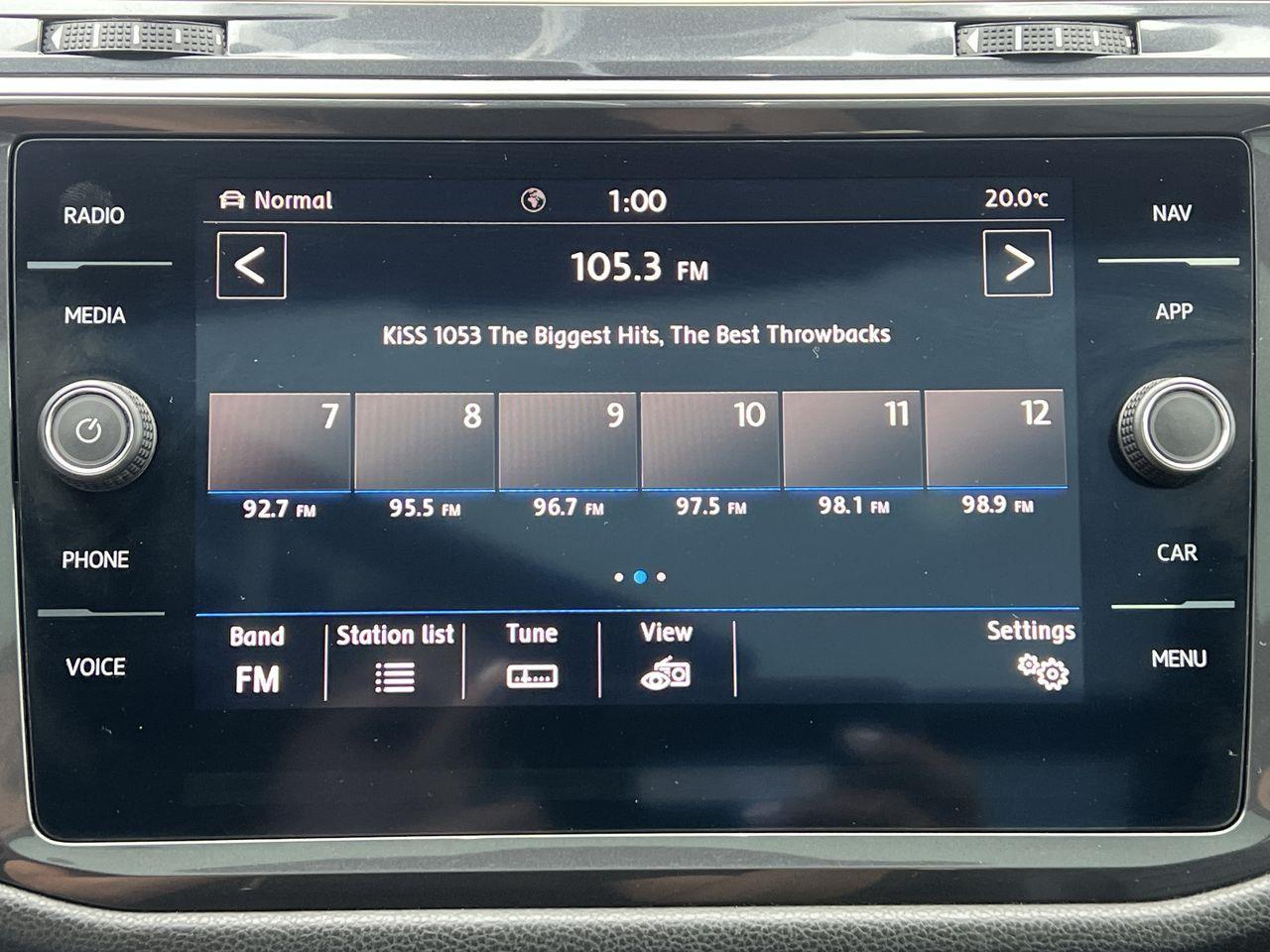 2020 Volkswagen Tiguan Highline AWD, HEATED LEATHER SEATS, MOONROOF, NAV, SIRIUS XM, POWER LIFTGATE, CRUISE CONTROL, BACK UP CAM!! Photo