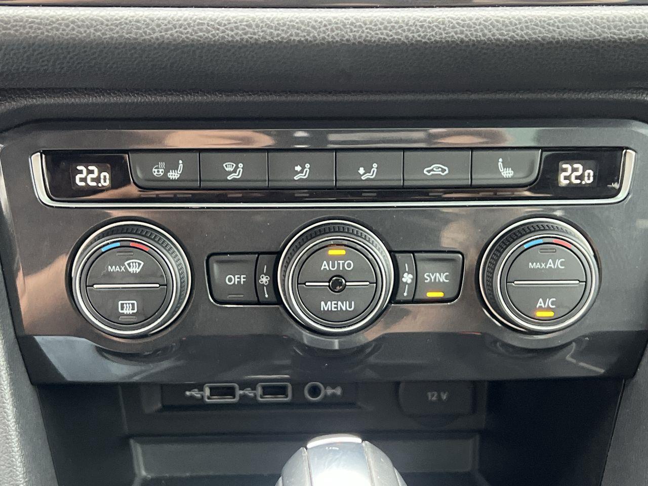 2020 Volkswagen Tiguan Highline AWD, HEATED LEATHER SEATS, MOONROOF, NAV, SIRIUS XM, POWER LIFTGATE, CRUISE CONTROL, BACK UP CAM!! Photo