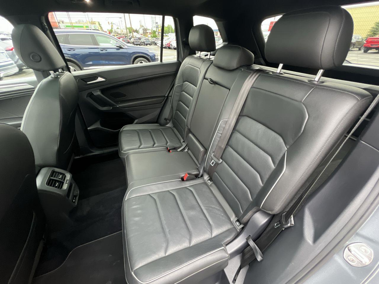 2020 Volkswagen Tiguan Highline AWD, HEATED LEATHER SEATS, MOONROOF, NAV, SIRIUS XM, POWER LIFTGATE, CRUISE CONTROL, BACK UP CAM!! Photo