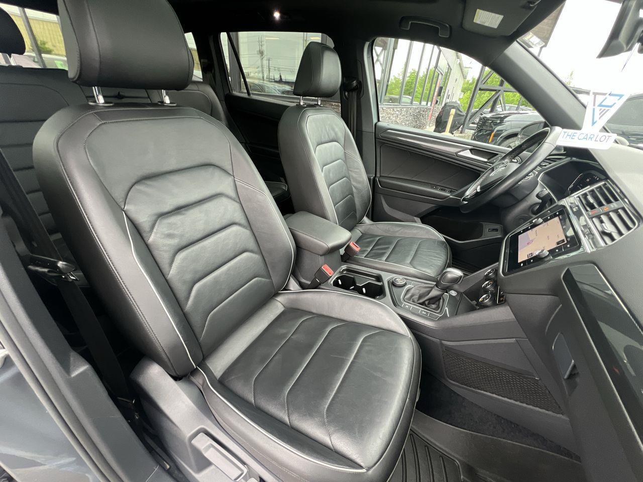 2020 Volkswagen Tiguan Highline AWD, HEATED LEATHER SEATS, MOONROOF, NAV, SIRIUS XM, POWER LIFTGATE, CRUISE CONTROL, BACK UP CAM!! Photo