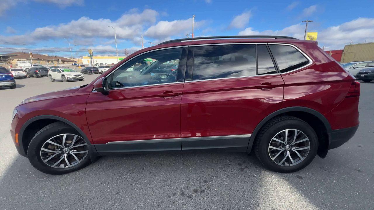 2021 Volkswagen Tiguan Comfortline AWD, LEATHER HEATED SEATS, NAVIGATION, BACK UP CAM!! Photo4