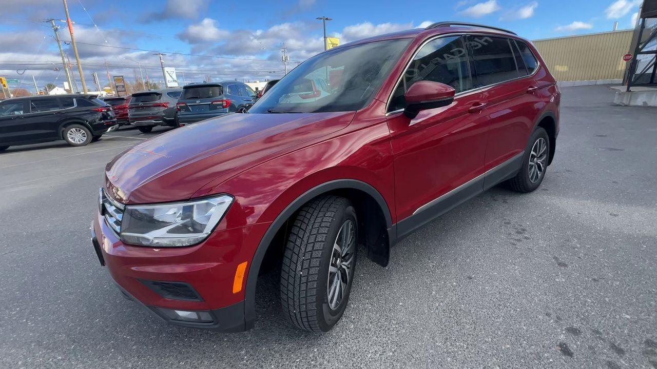 2021 Volkswagen Tiguan Comfortline AWD, LEATHER HEATED SEATS, NAVIGATION, BACK UP CAM!! Photo3