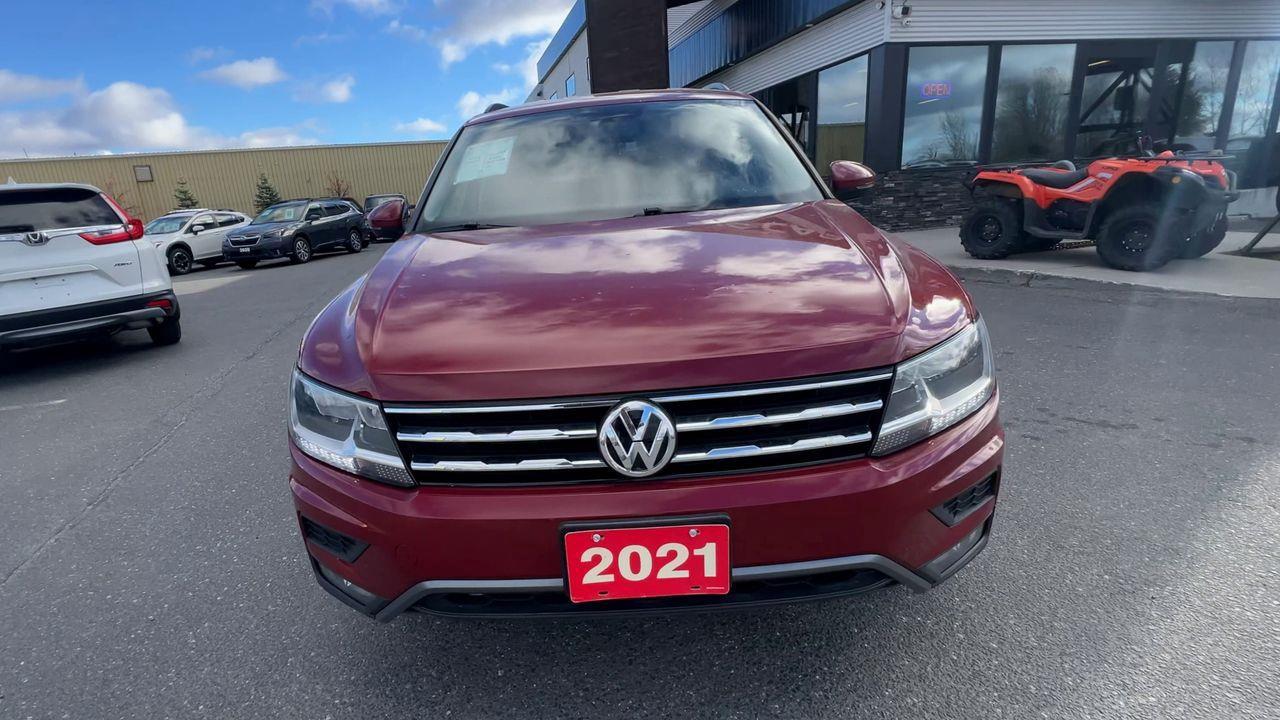 2021 Volkswagen Tiguan Comfortline AWD, LEATHER HEATED SEATS, NAVIGATION, BACK UP CAM!! Photo2