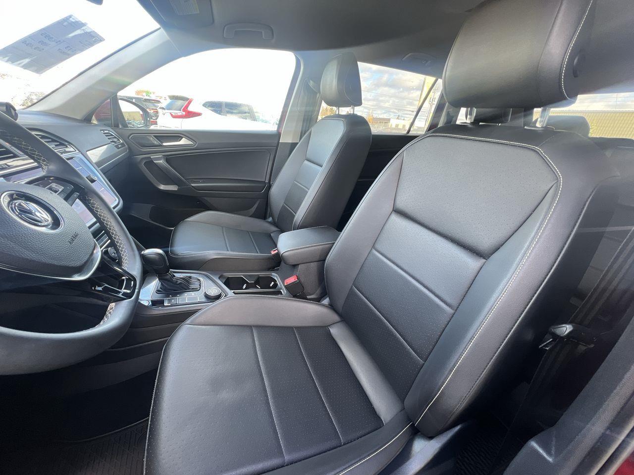 2021 Volkswagen Tiguan Comfortline AWD, LEATHER HEATED SEATS, NAVIGATION, BACK UP CAM!! Photo