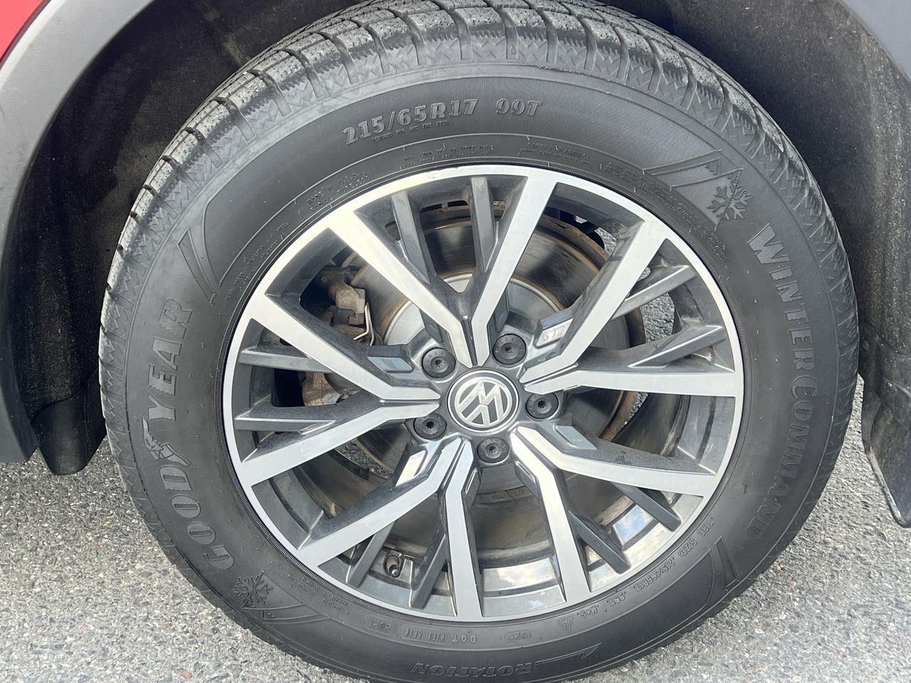 2021 Volkswagen Tiguan Comfortline AWD, LEATHER HEATED SEATS, NAVIGATION, BACK UP CAM!! Photo