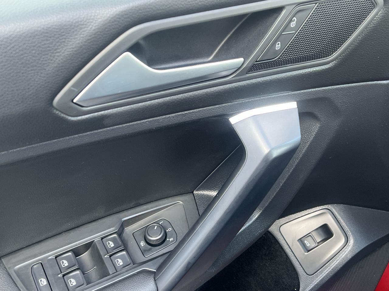 2021 Volkswagen Tiguan Comfortline AWD, LEATHER HEATED SEATS, NAVIGATION, BACK UP CAM!! Photo