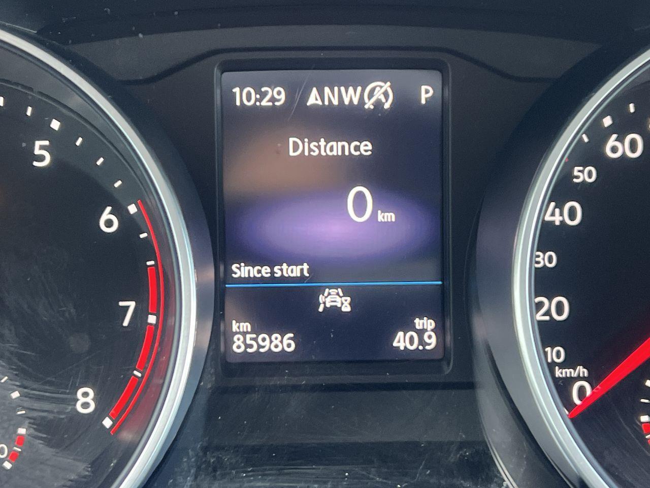 2021 Volkswagen Tiguan Comfortline AWD, LEATHER HEATED SEATS, NAVIGATION, BACK UP CAM!! Photo