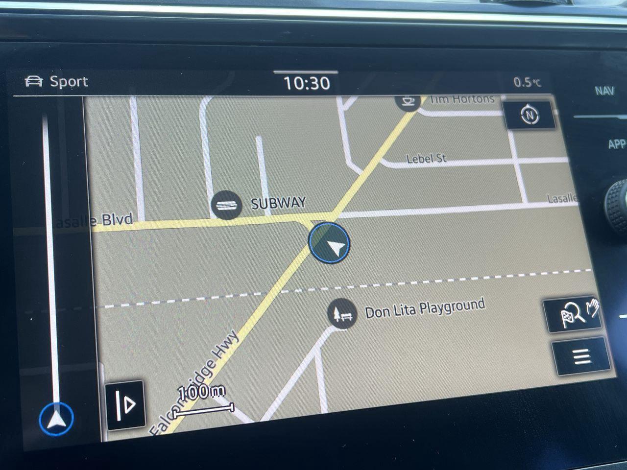 2021 Volkswagen Tiguan Comfortline AWD, LEATHER HEATED SEATS, NAVIGATION, BACK UP CAM!! Photo