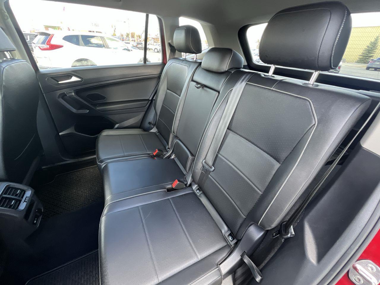 2021 Volkswagen Tiguan Comfortline AWD, LEATHER HEATED SEATS, NAVIGATION, BACK UP CAM!! Photo