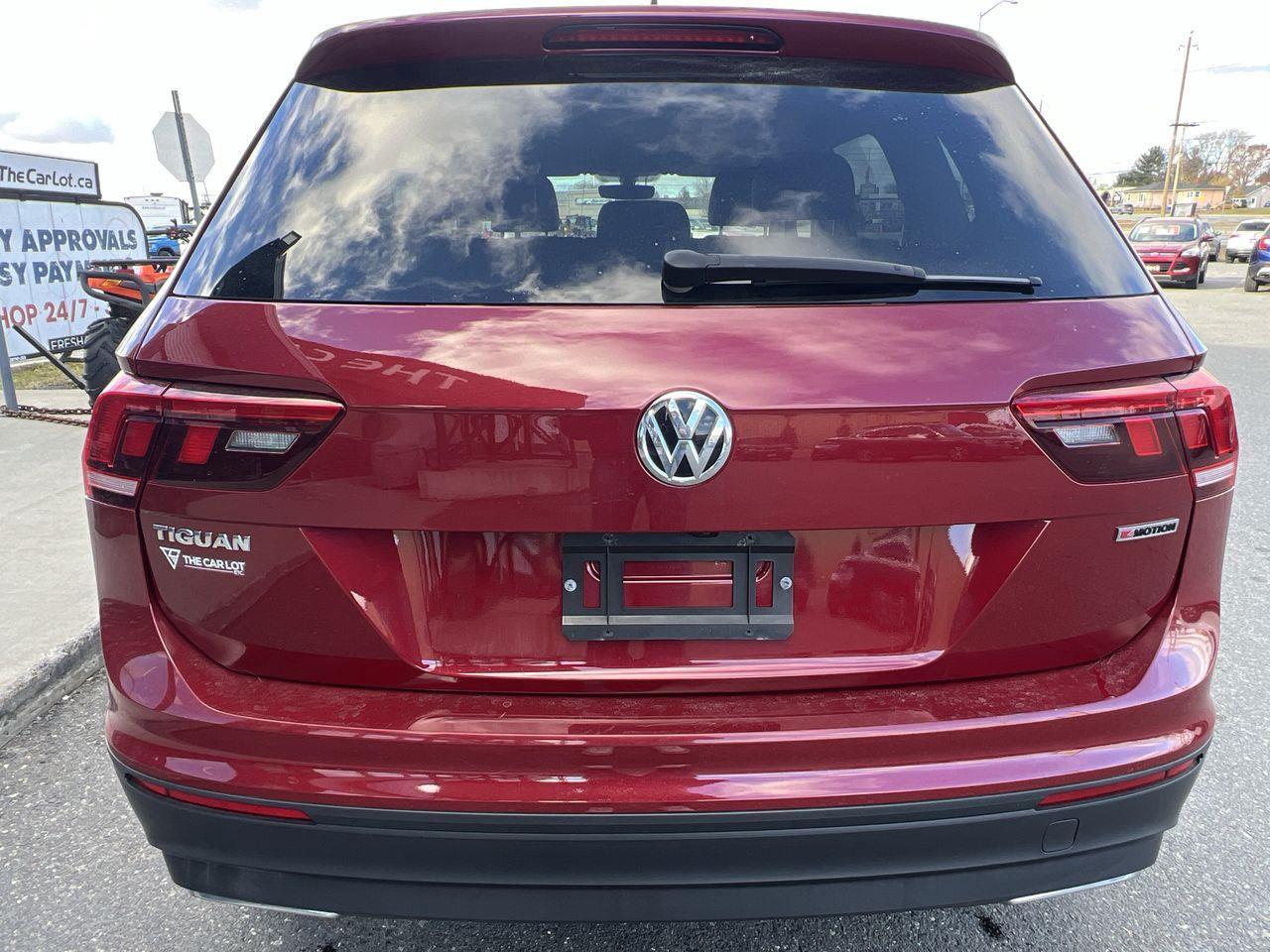 2021 Volkswagen Tiguan Comfortline AWD, LEATHER HEATED SEATS, NAVIGATION, BACK UP CAM!! Photo