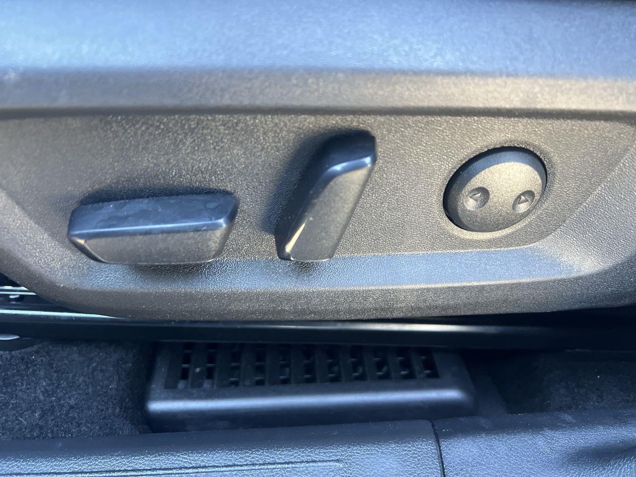 2023 Nissan Rogue SV Midnight Edition AWD, MOONROOF, HEATED LEATHER SEATS, MOONROOF, SIRIUS XM, REMOTE START, POWER LIFTGATE, BACK UP CAM! Photo