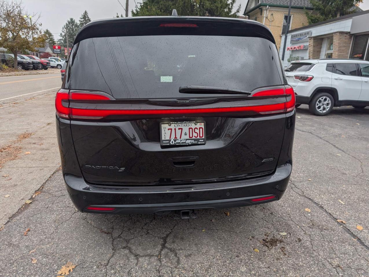 2021 Chrysler Pacifica Touring L AWD "S" APEARENCE PACKAGE Photo3