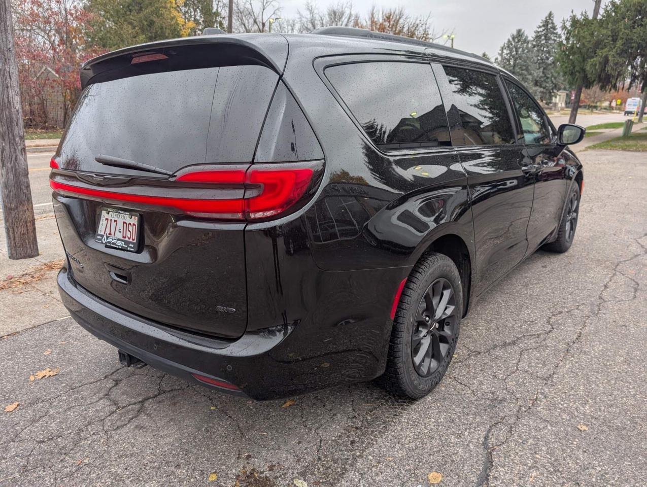 2021 Chrysler Pacifica Touring L AWD "S" APEARENCE PACKAGE Photo