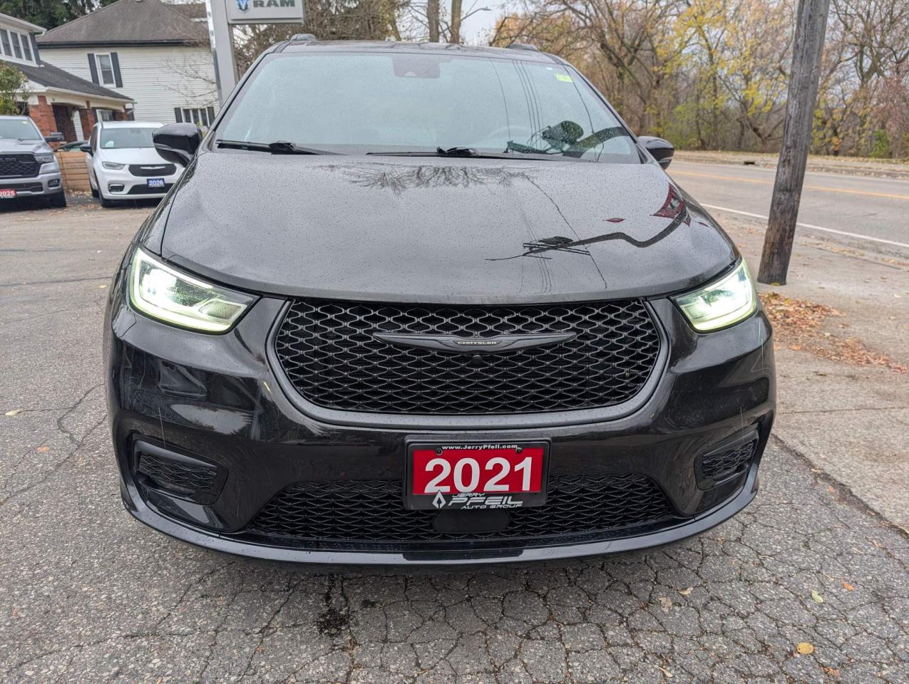 2021 Chrysler Pacifica Touring L AWD "S" APEARENCE PACKAGE Photo