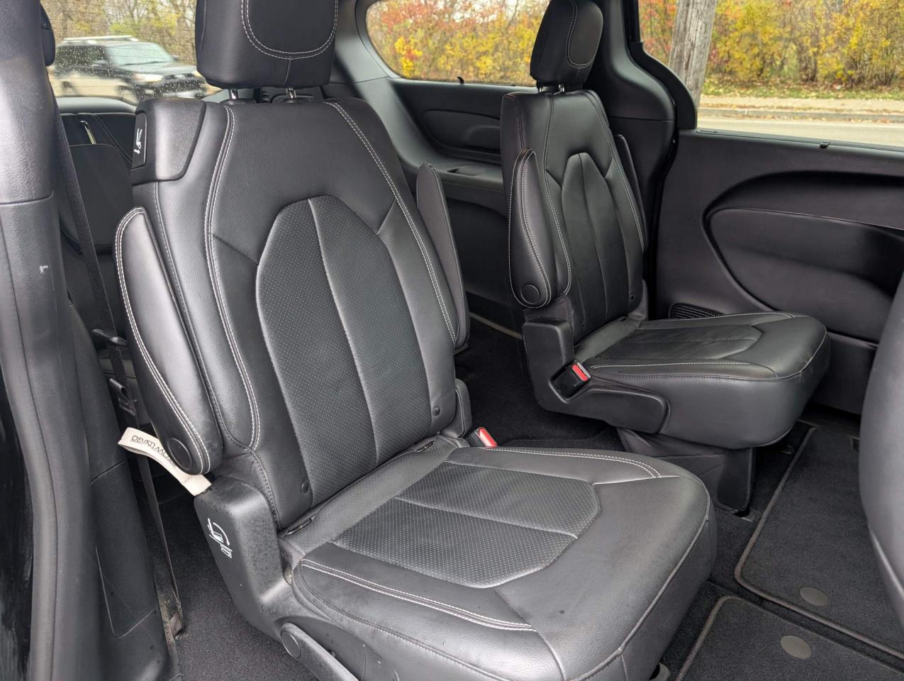 2021 Chrysler Pacifica Touring L AWD "S" APEARENCE PACKAGE Photo