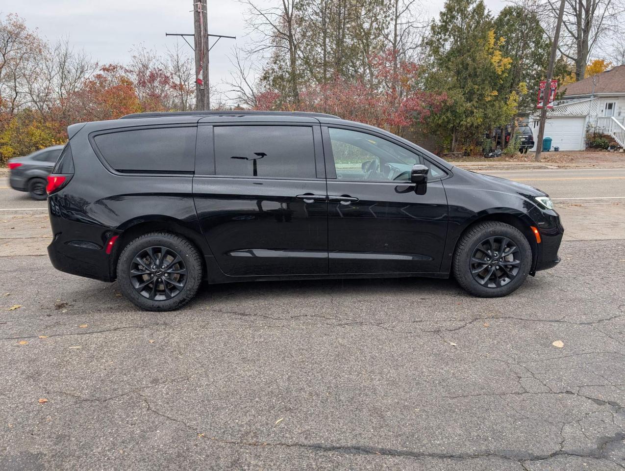 2021 Chrysler Pacifica Touring L AWD "S" APEARENCE PACKAGE Photo