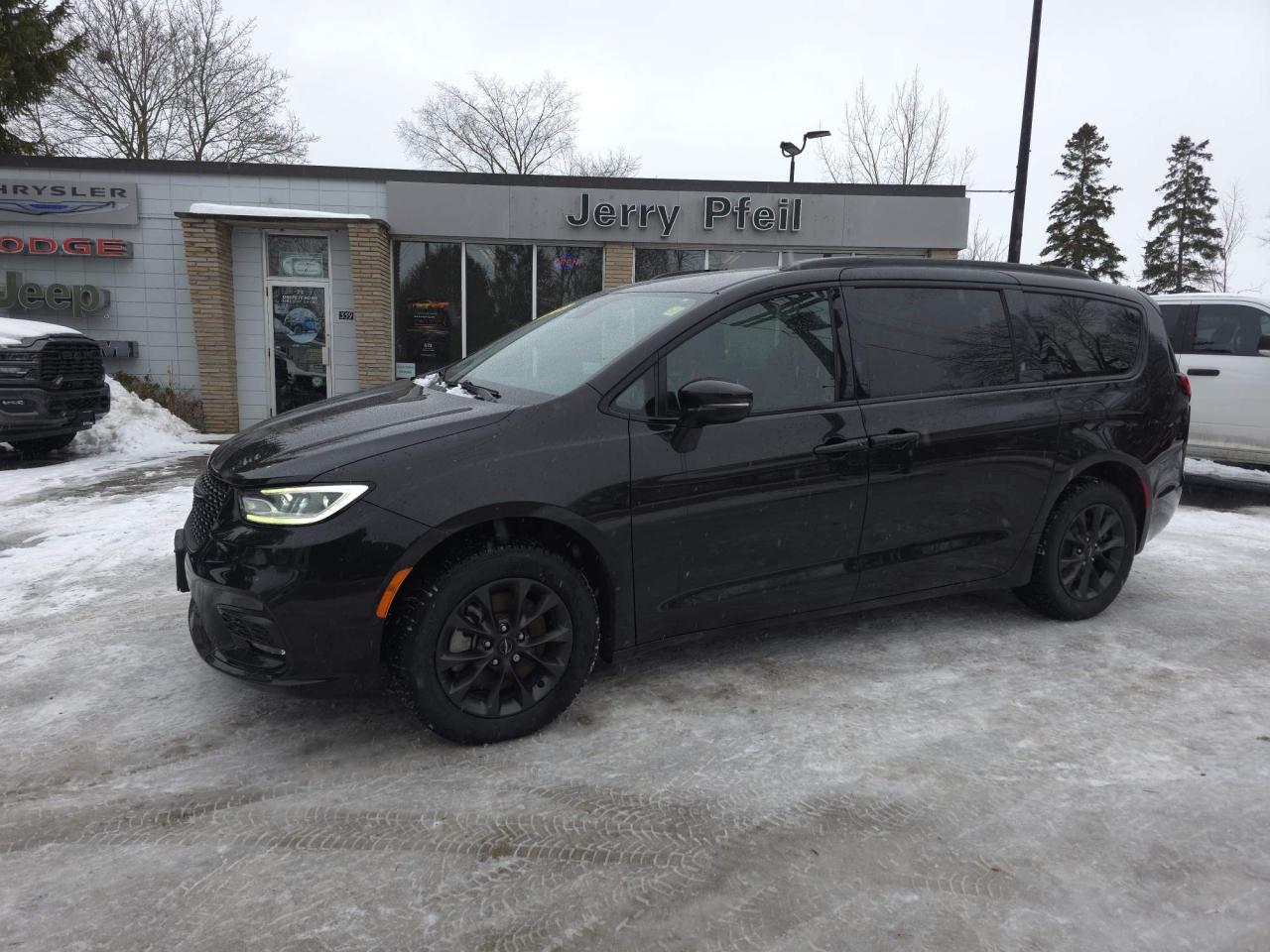 2021 Chrysler Pacifica Touring L AWD "S" APEARENCE PACKAGE Photo0