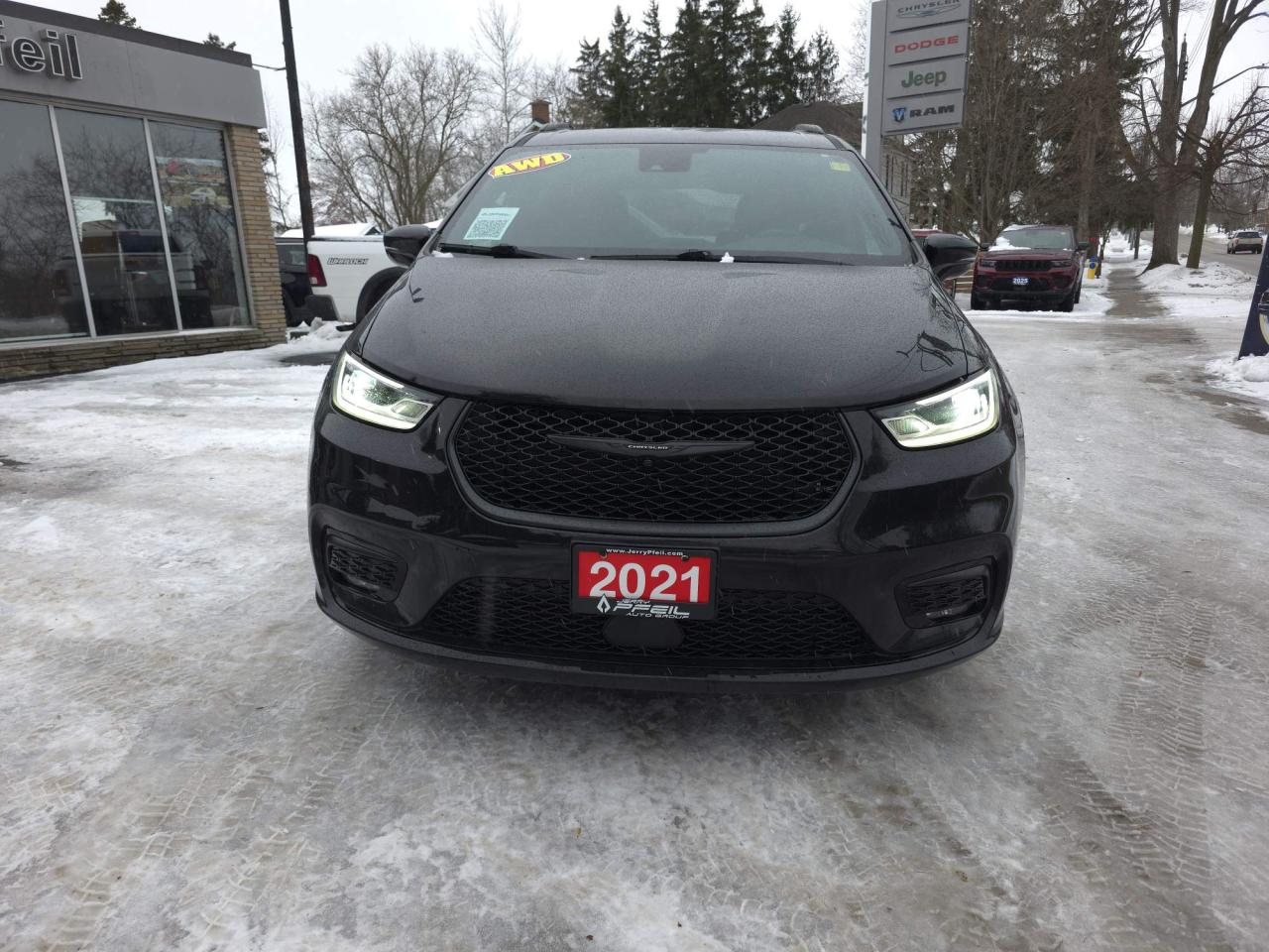 2021 Chrysler Pacifica Touring L AWD "S" APEARENCE PACKAGE Photo