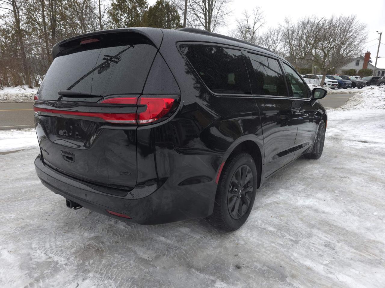 2021 Chrysler Pacifica Touring L AWD "S" APEARENCE PACKAGE Photo4