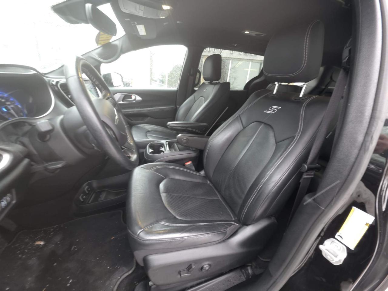2021 Chrysler Pacifica Touring L AWD "S" APEARENCE PACKAGE Photo