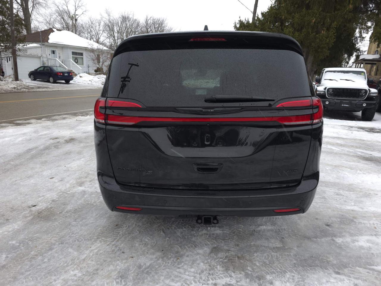 2021 Chrysler Pacifica Touring L AWD "S" APEARENCE PACKAGE Photo