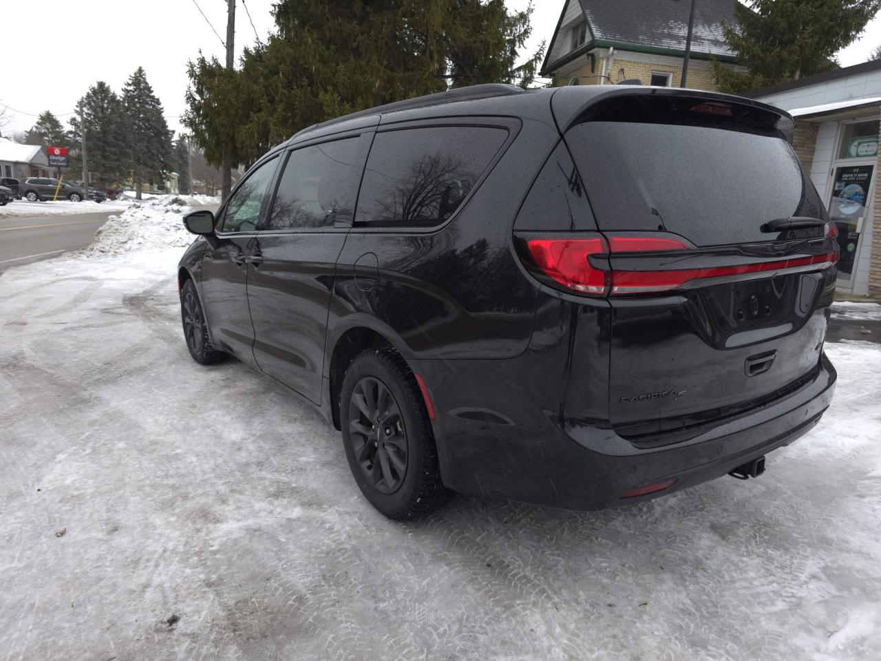 2021 Chrysler Pacifica Touring L AWD "S" APEARENCE PACKAGE Photo