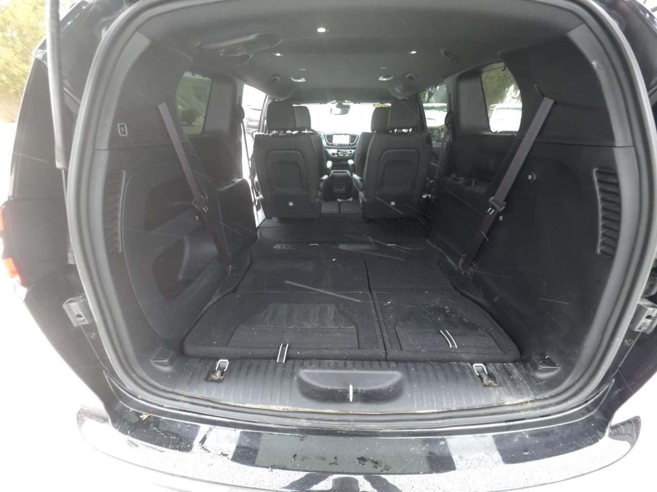 2021 Chrysler Pacifica Touring L AWD "S" APEARENCE PACKAGE Photo