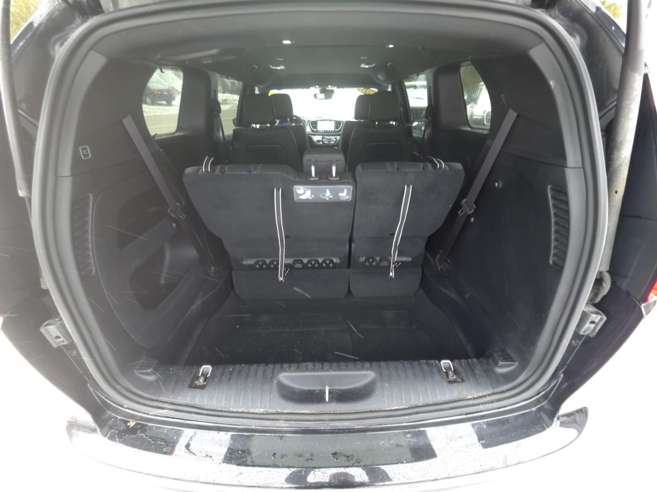 2021 Chrysler Pacifica Touring L AWD "S" APEARENCE PACKAGE Photo