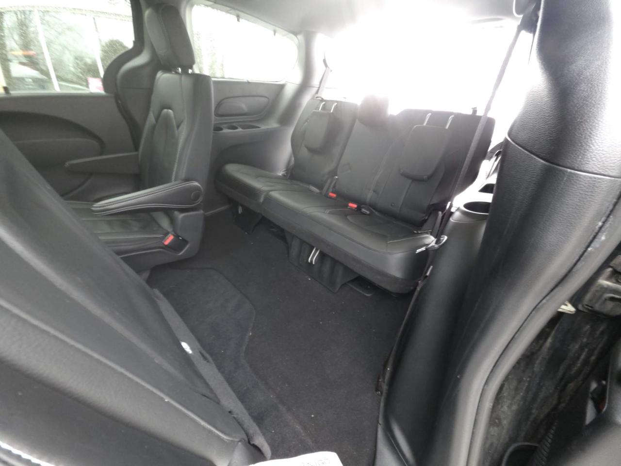 2021 Chrysler Pacifica Touring L AWD "S" APEARENCE PACKAGE Photo