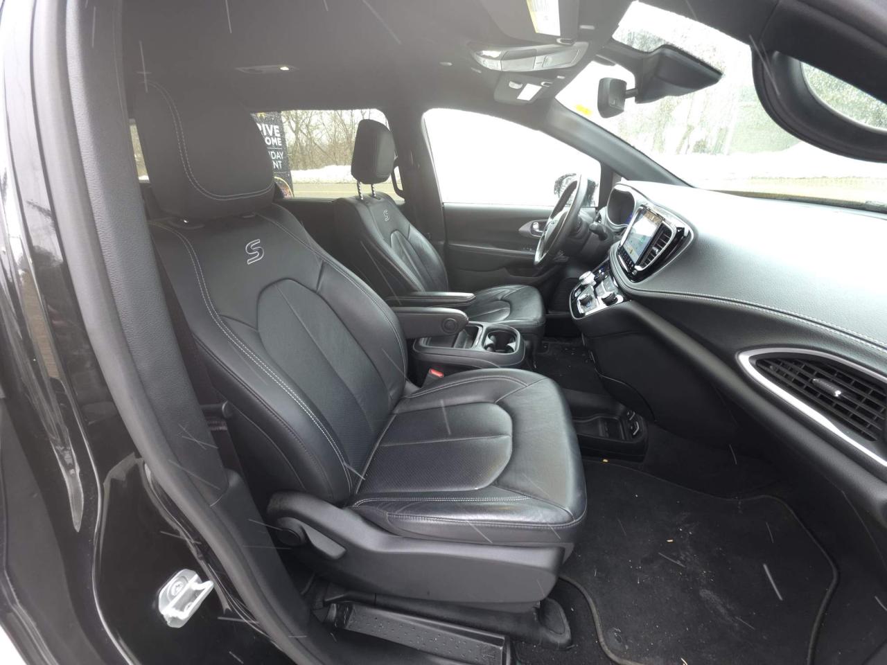 2021 Chrysler Pacifica Touring L AWD "S" APEARENCE PACKAGE Photo