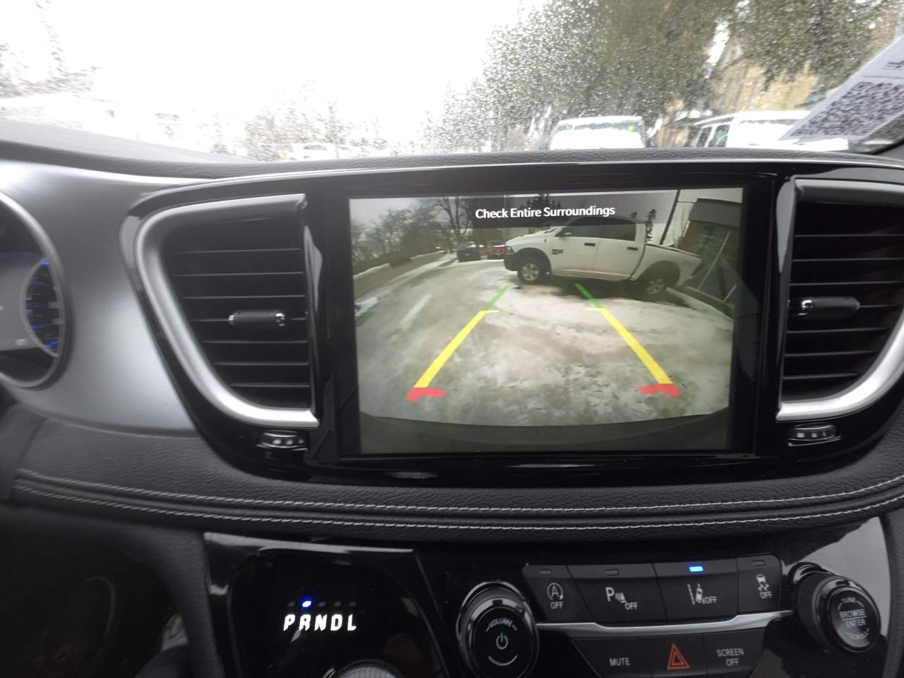 2021 Chrysler Pacifica Touring L AWD "S" APEARENCE PACKAGE Photo