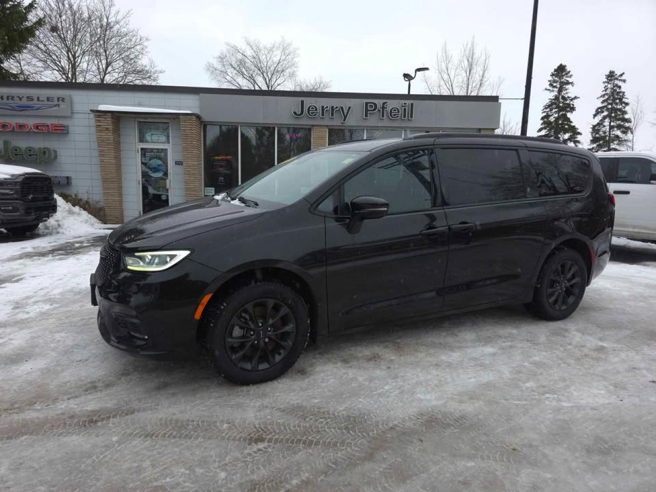 2021 Chrysler Pacifica Touring L 7 PASSENGER! AWD! "S" SPORTS APPERANCE! Photo