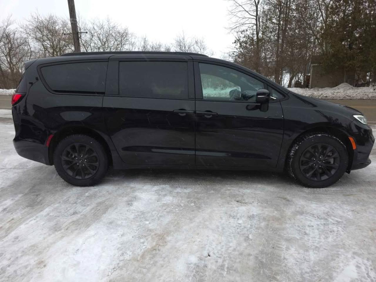 2021 Chrysler Pacifica Touring L 7 PASSENGER! AWD! "S" SPORTS APPERANCE! Photo