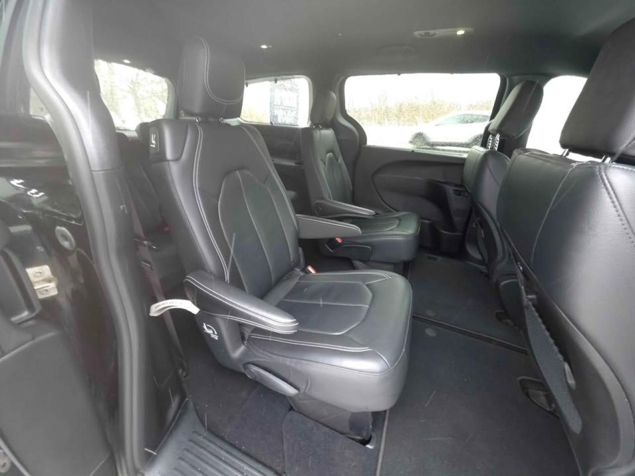 2021 Chrysler Pacifica Touring L 7 PASSENGER! AWD! "S" SPORTS APPERANCE! Photo