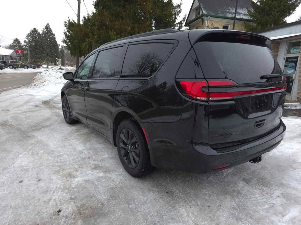 2021 Chrysler Pacifica Touring L 7 PASSENGER! AWD! "S" SPORTS APPERANCE! Photo