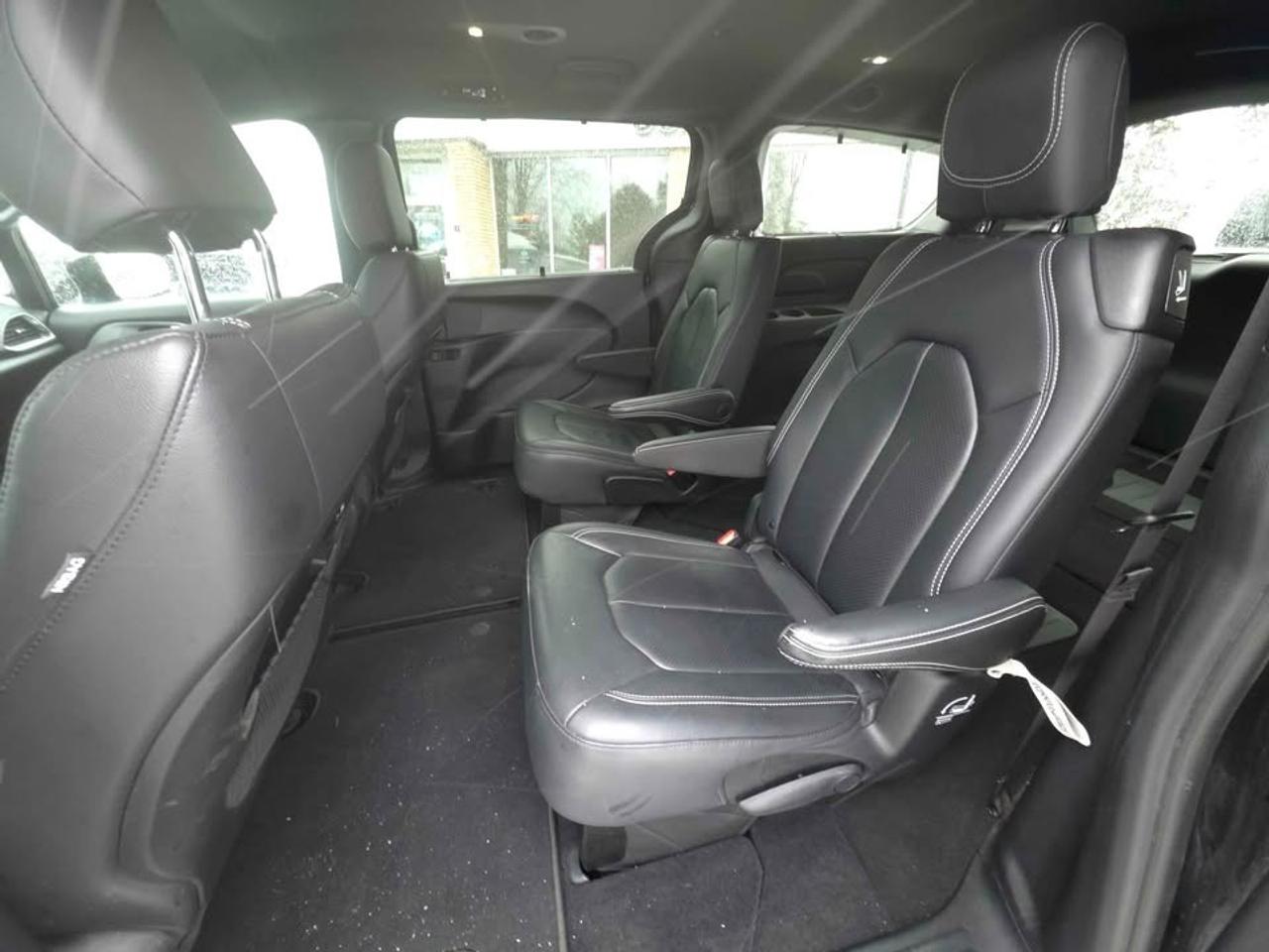 2021 Chrysler Pacifica Touring L 7 PASSENGER! AWD! "S" SPORTS APPERANCE! Photo