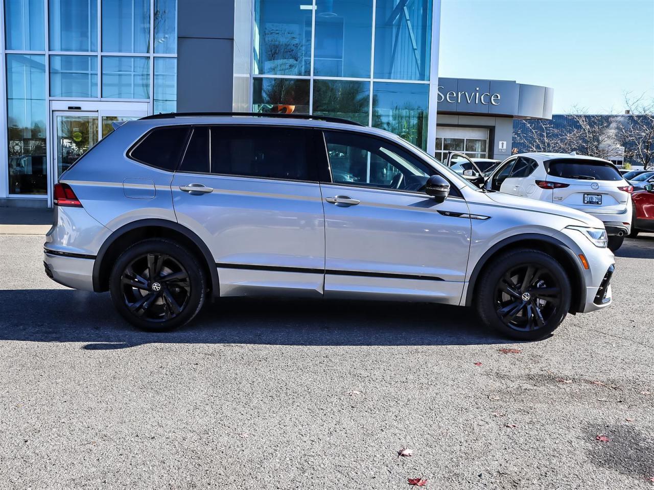 2023 Volkswagen Tiguan Comfortline R-Line Black SE R-Line Black 4MOTION Photo3