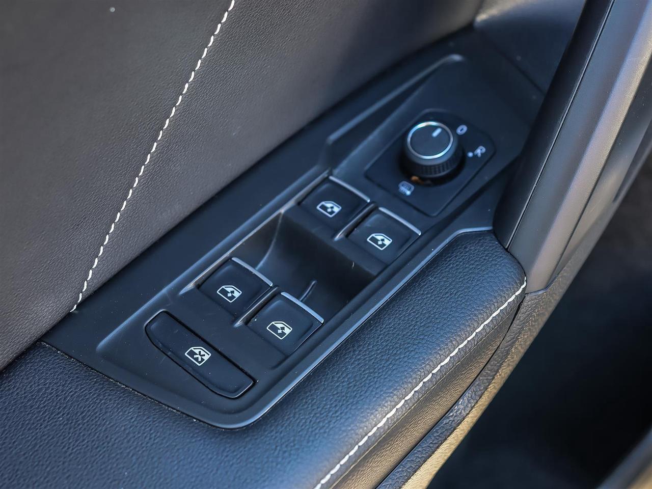 2023 Volkswagen Tiguan Comfortline R-Line Black SE R-Line Black 4MOTION Photo