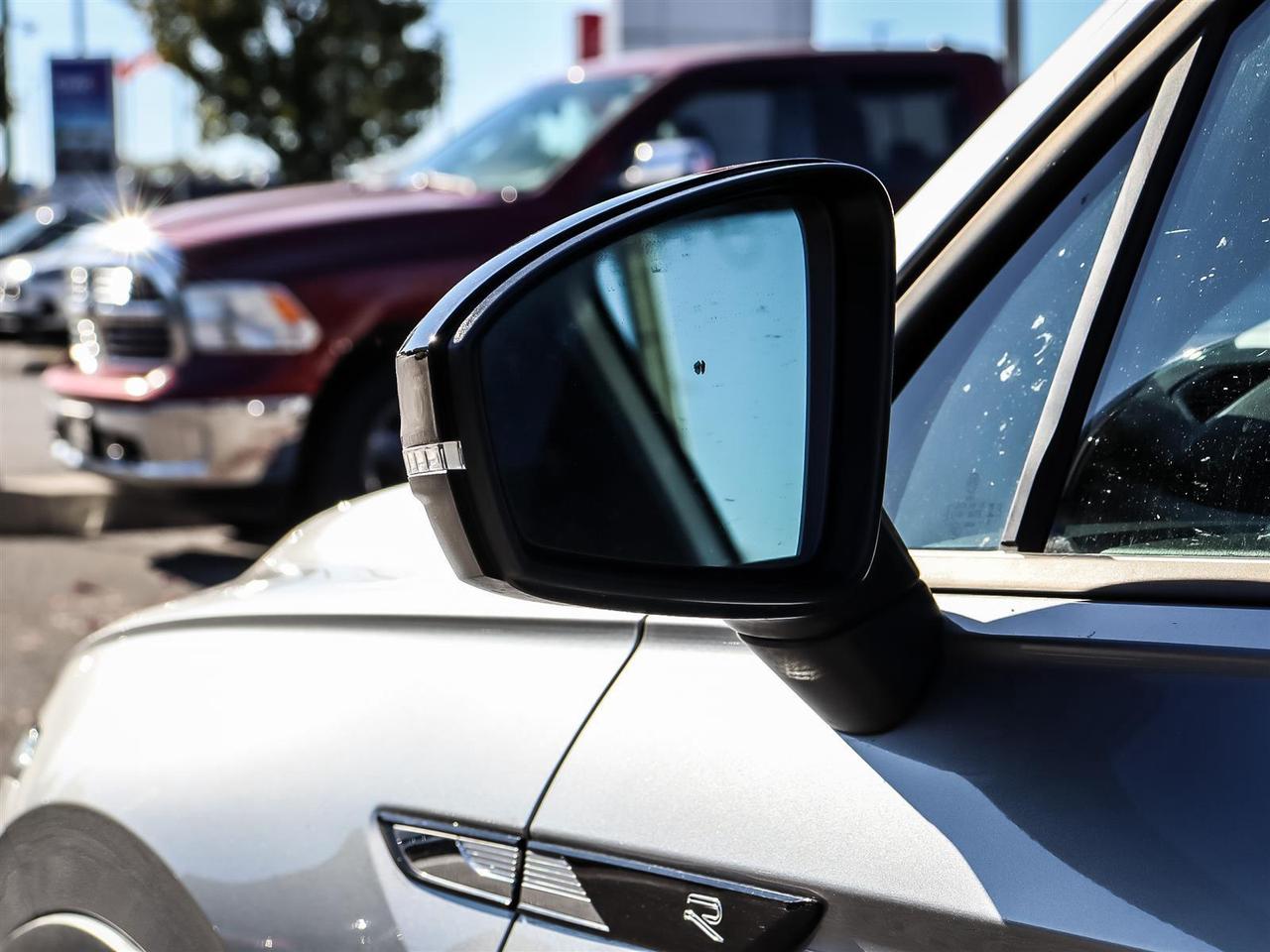 2023 Volkswagen Tiguan Comfortline R-Line Black SE R-Line Black 4MOTION Photo