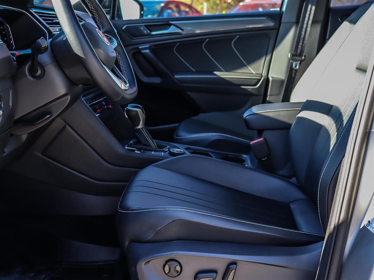 2023 Volkswagen Tiguan Comfortline R-Line Black SE R-Line Black 4MOTION Photo