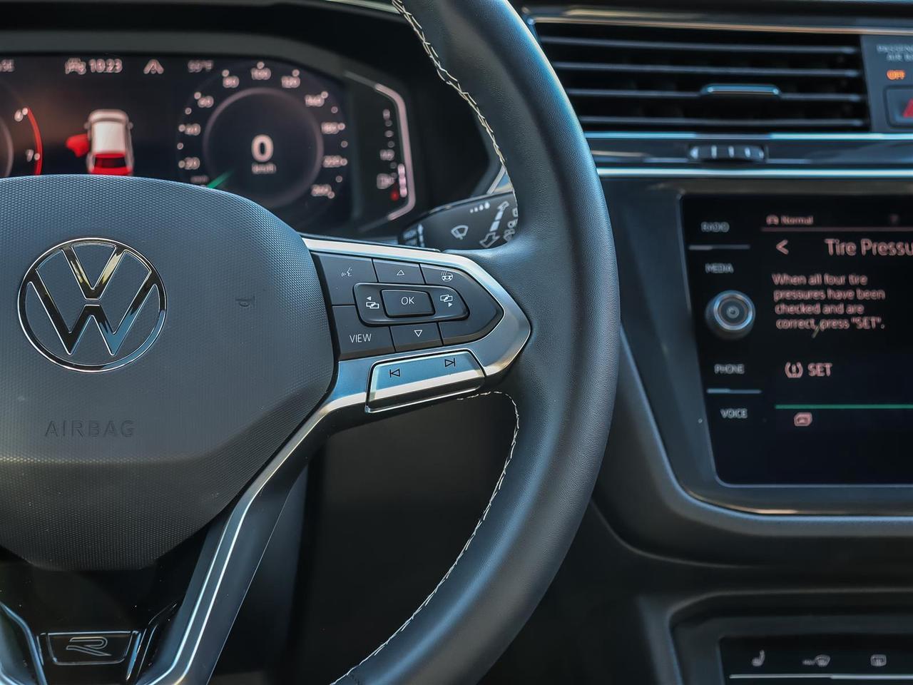 2023 Volkswagen Tiguan Comfortline R-Line Black SE R-Line Black 4MOTION Photo