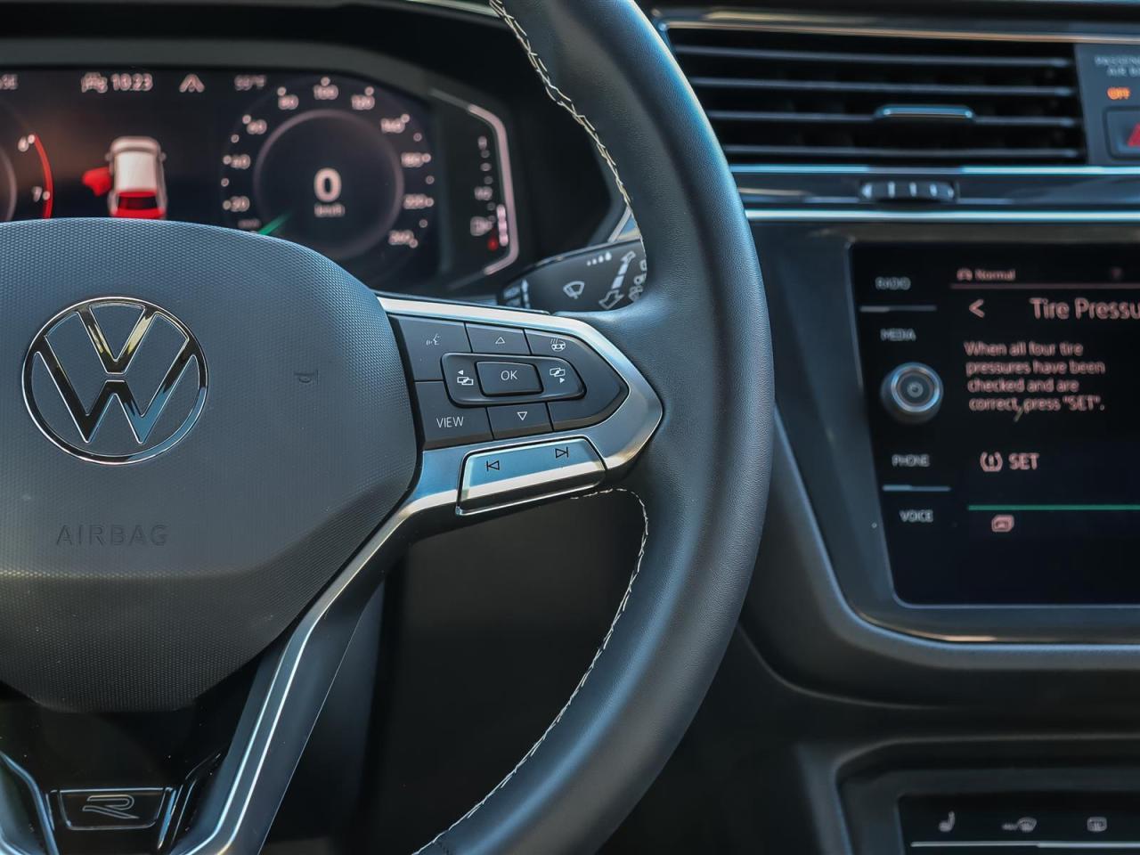 2023 Volkswagen Tiguan Comfortline R-Line Black SE R-Line Black 4MOTION Photo