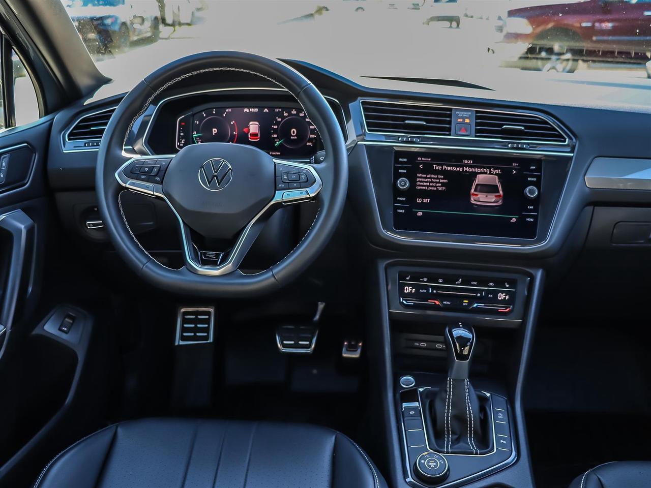 2023 Volkswagen Tiguan Comfortline R-Line Black SE R-Line Black 4MOTION Photo