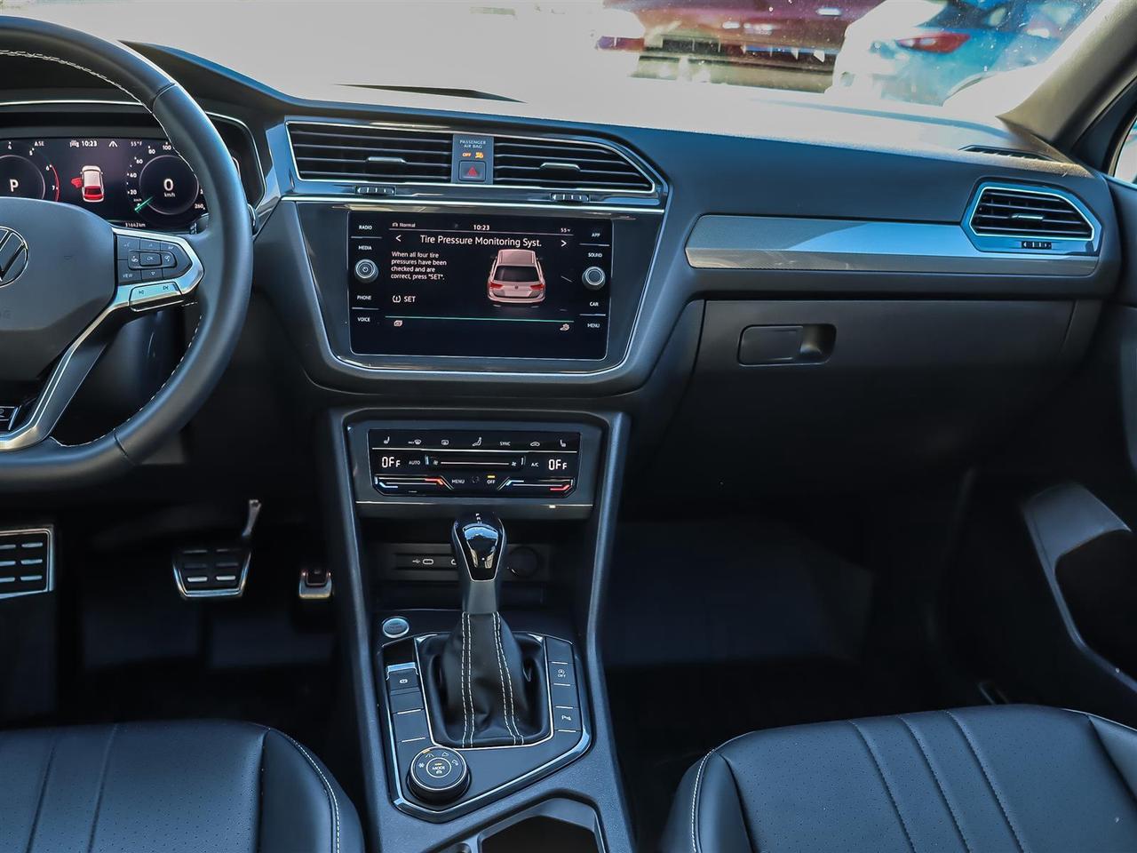 2023 Volkswagen Tiguan Comfortline R-Line Black SE R-Line Black 4MOTION Photo