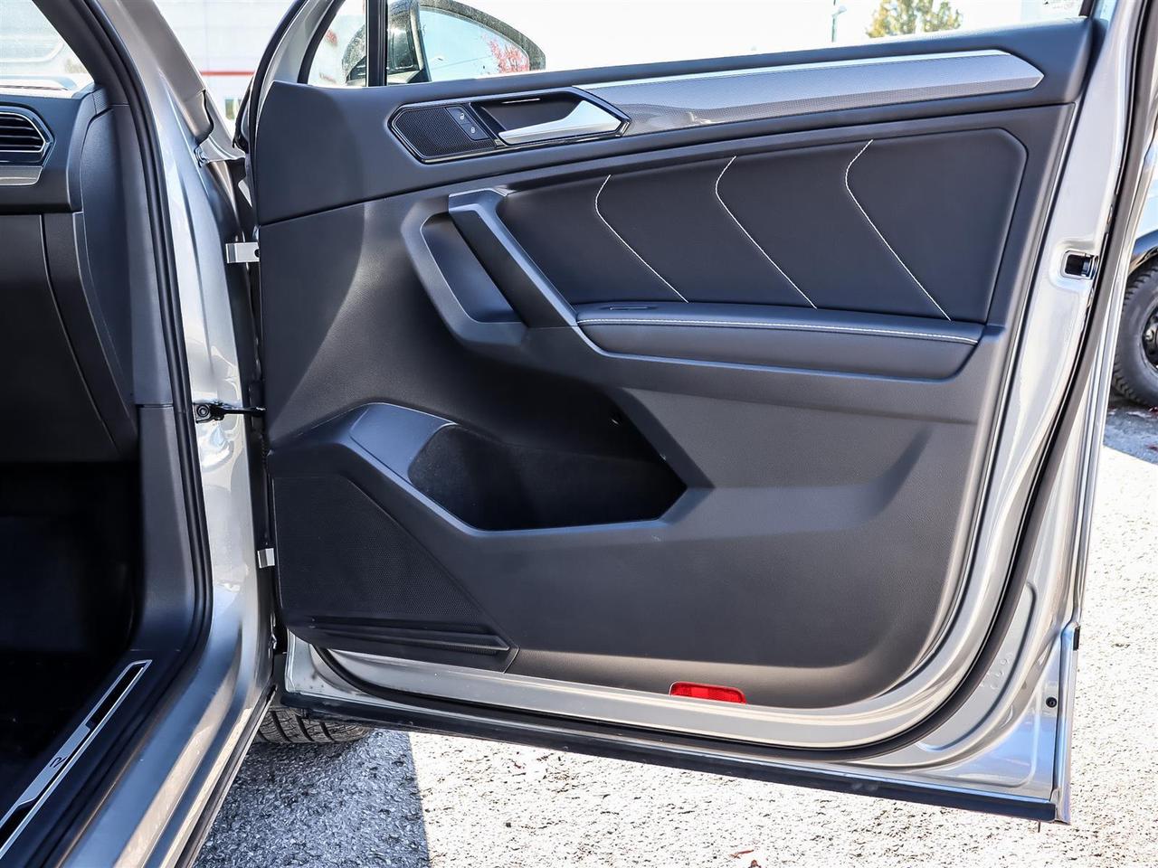 2023 Volkswagen Tiguan Comfortline R-Line Black SE R-Line Black 4MOTION Photo