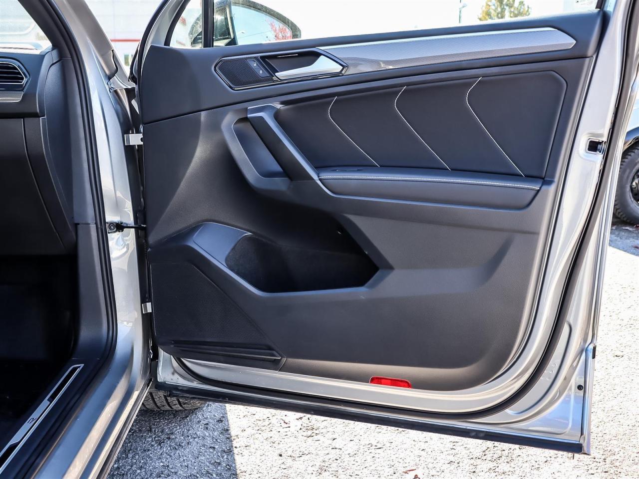 2023 Volkswagen Tiguan Comfortline R-Line Black SE R-Line Black 4MOTION Photo