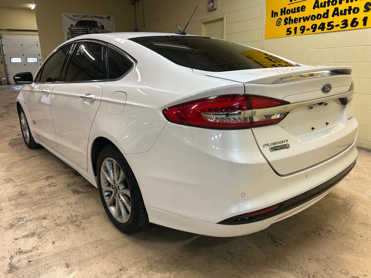 2018 Ford Fusion Energi Titanium Photo3